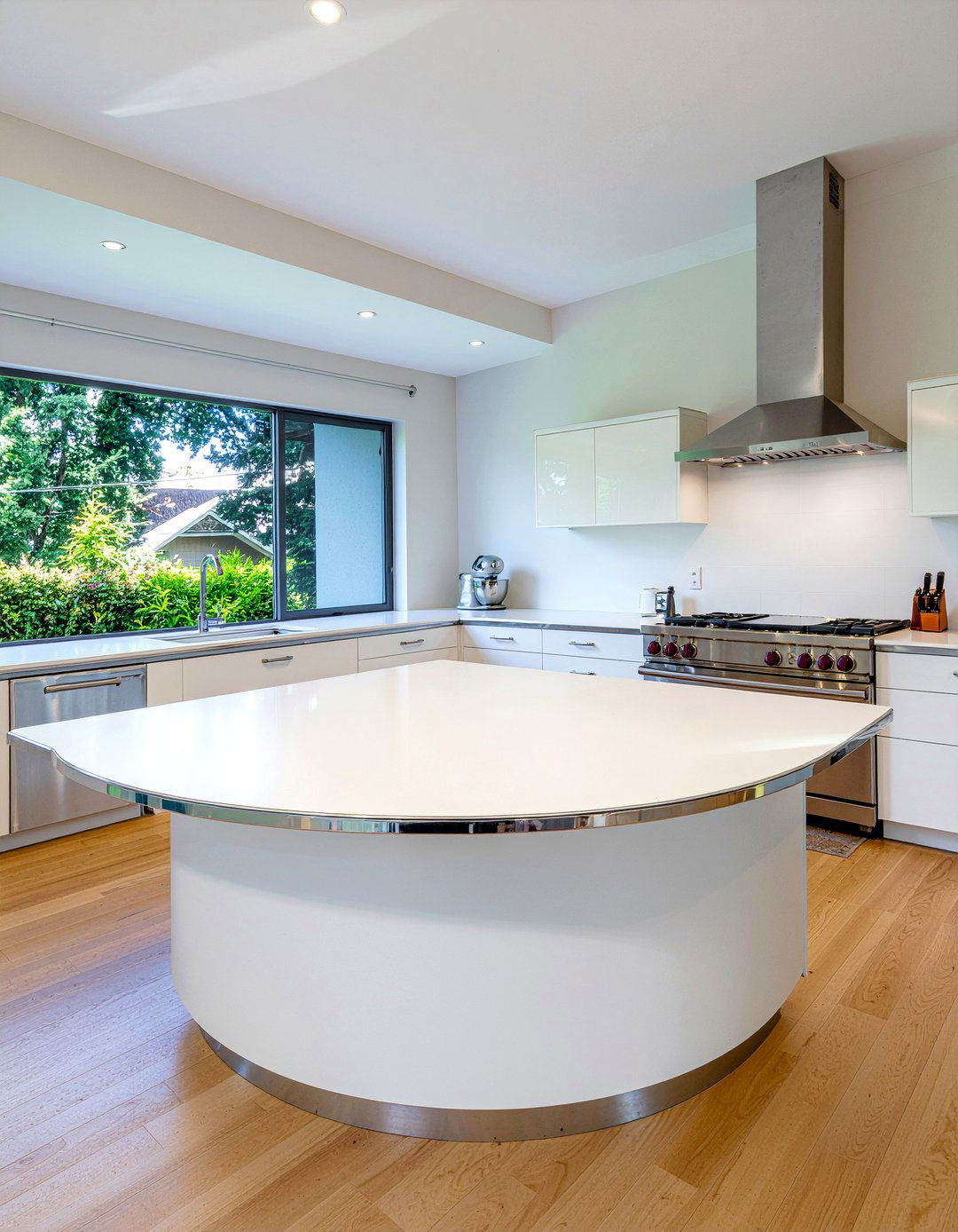 Chrome countertop edging - 30 chrome accent kitchen ideas