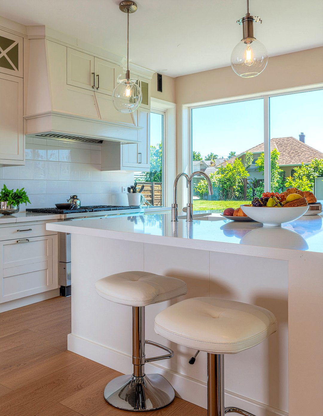 Chrome kitchen faucet for island - 30 chrome kitchen faucet ideas