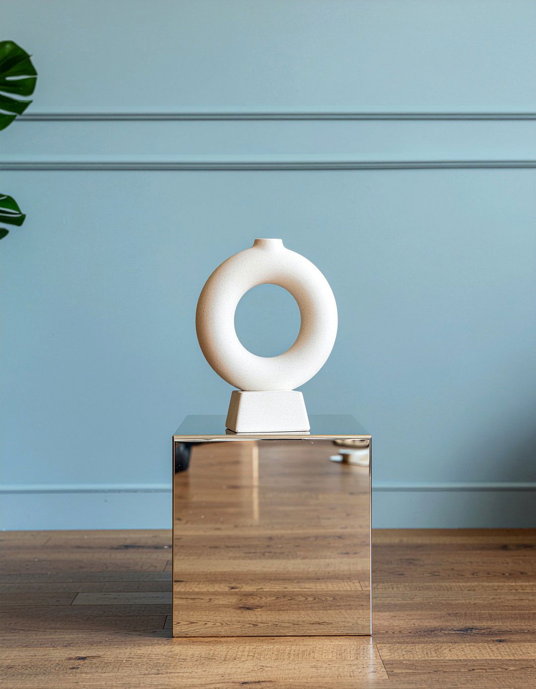 Chrome pedestal - 30 living room chrome furniture ideas