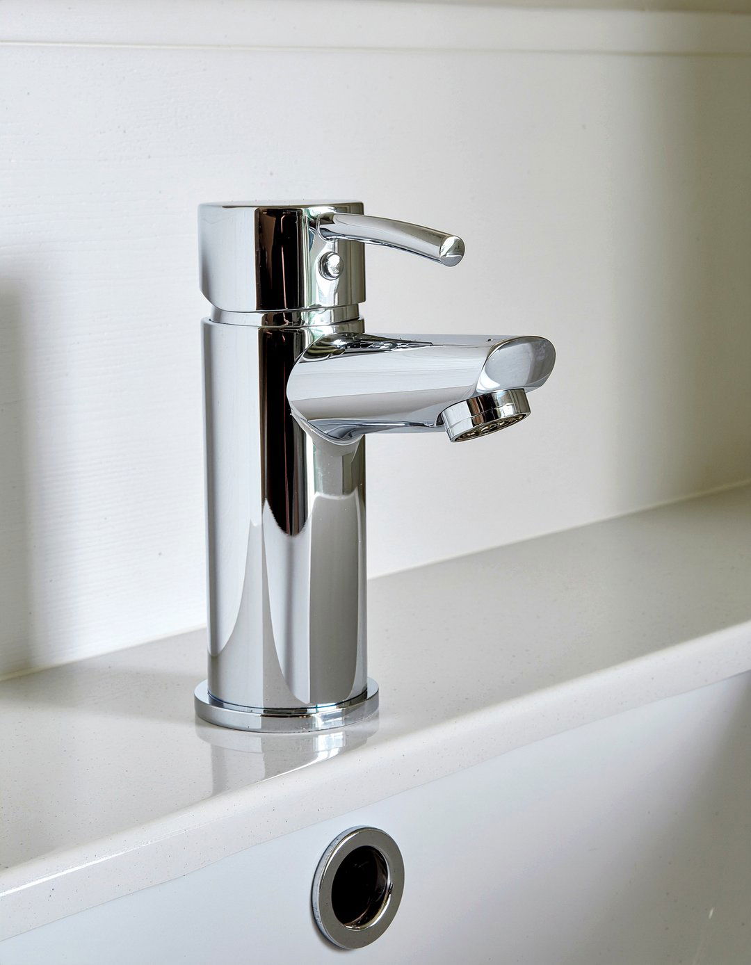 Chrome soap dispenser - 30 chrome accent kitchen ideas