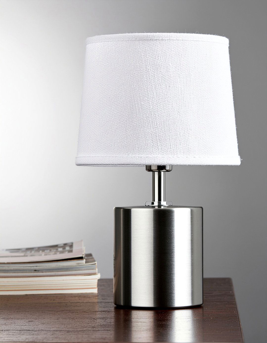 Chrome table lamp - 30 living room chrome furniture ideas
