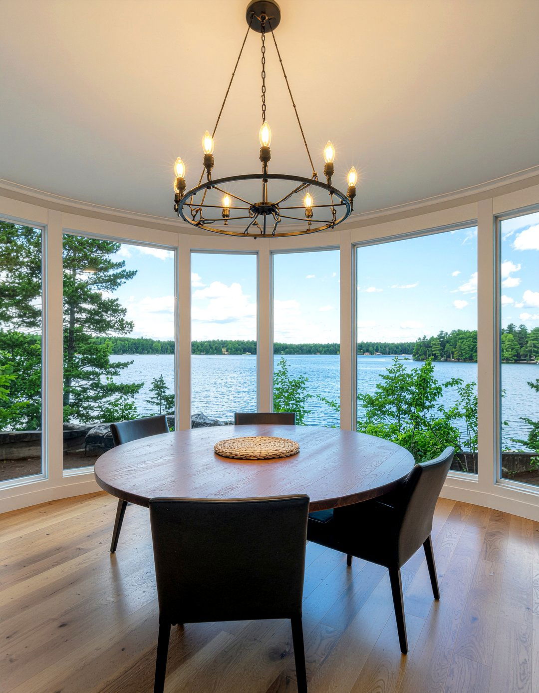 Circular Chandelier Lighting - 30 lake house dining room ideas