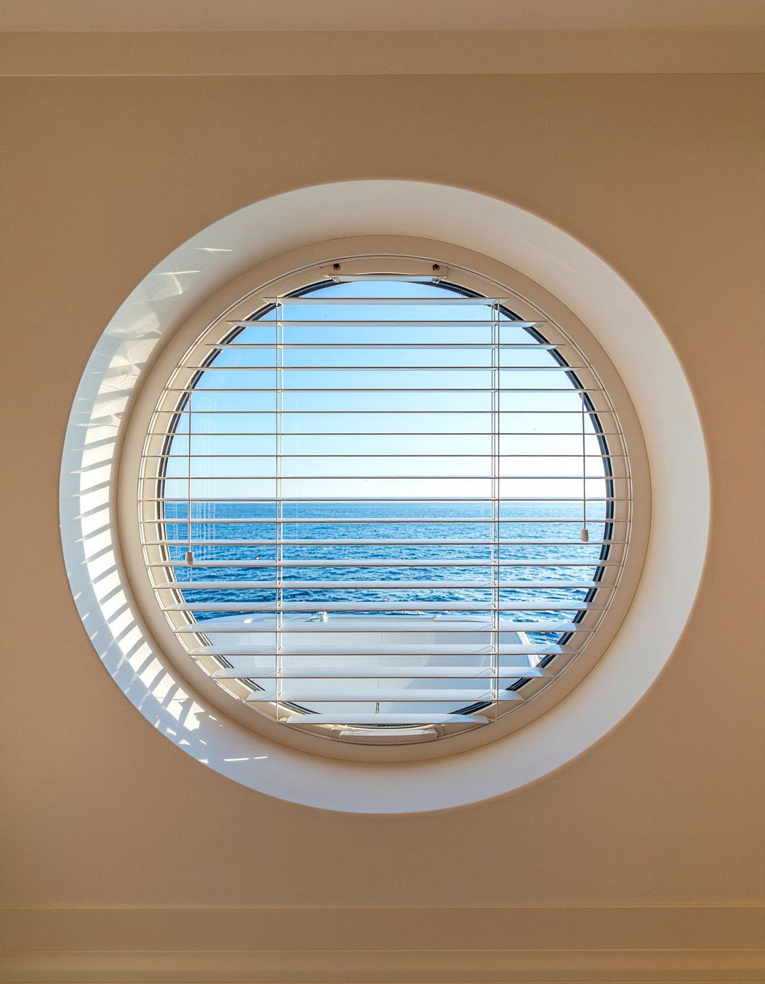 Circular window shutters - 30 bathroom shutter ideas