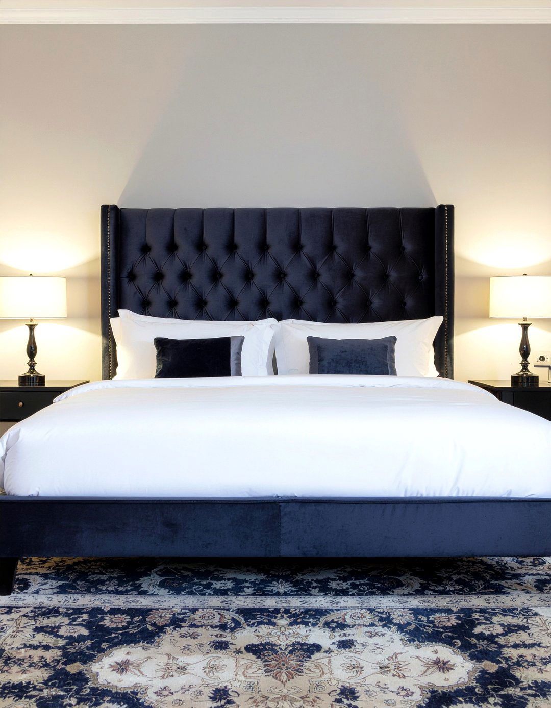 Classic tufted headboard - 30 traditional bedroom ideas