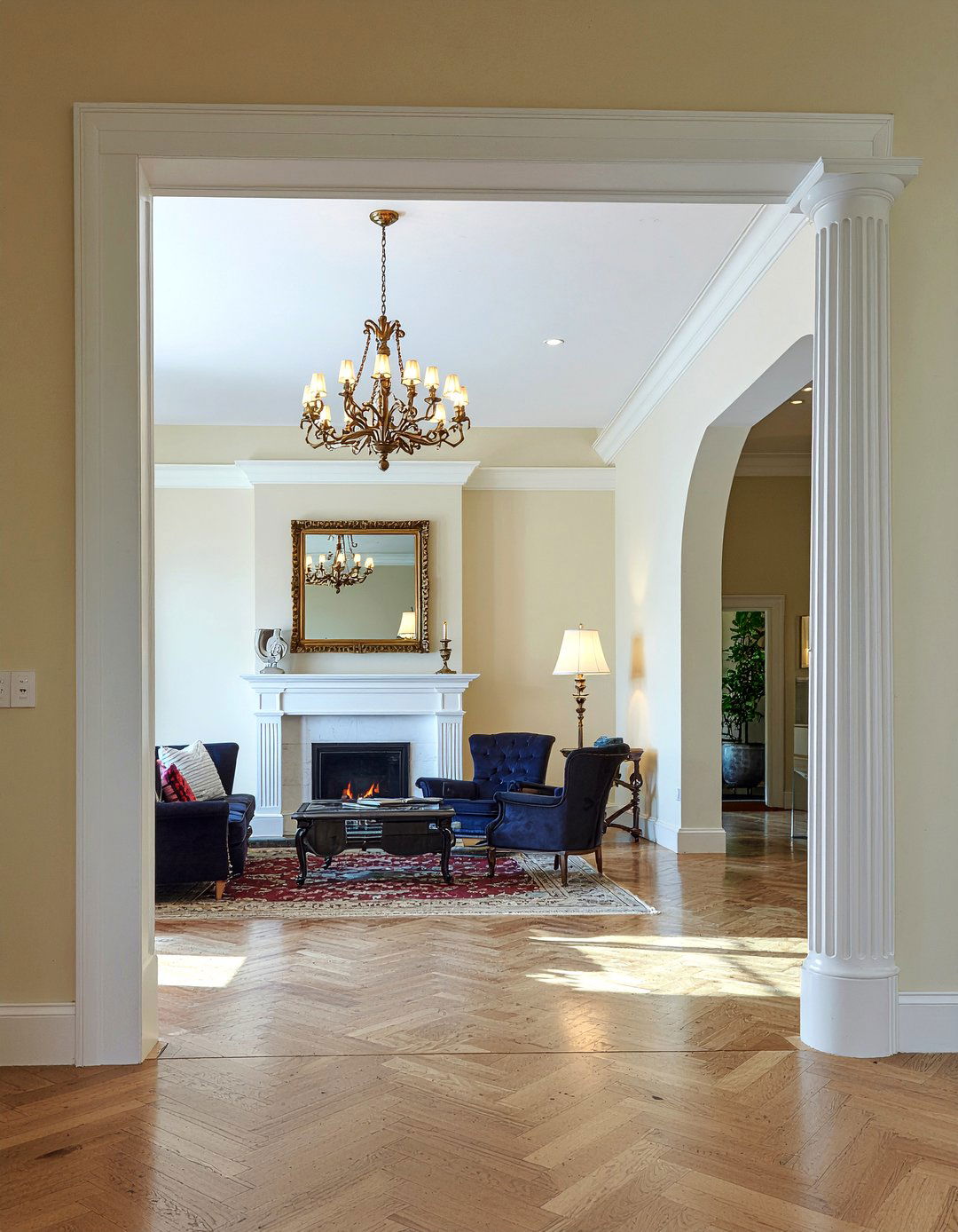 Classical column detail - 30 Georgian living room ideas