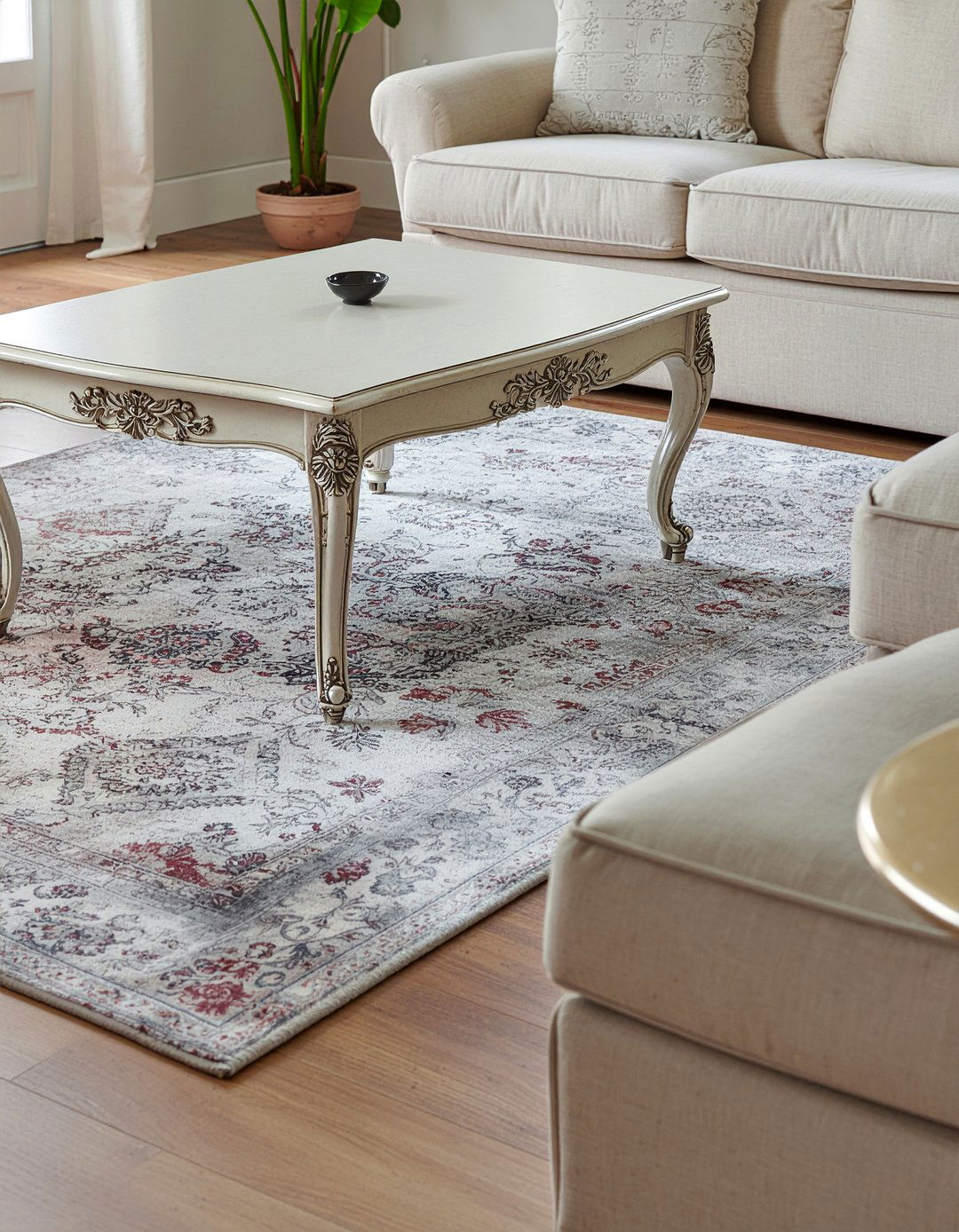 Claw and Ball Foot Table - 30 living room Colonial furniture ideas