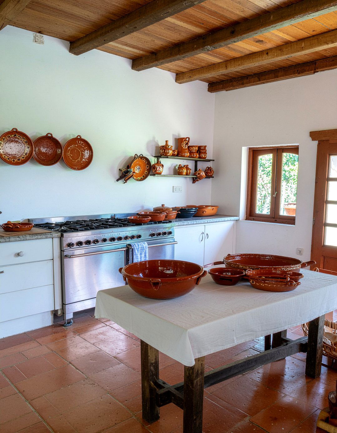 Clay Cooking Pots - 30 Mexican kitchen ideas