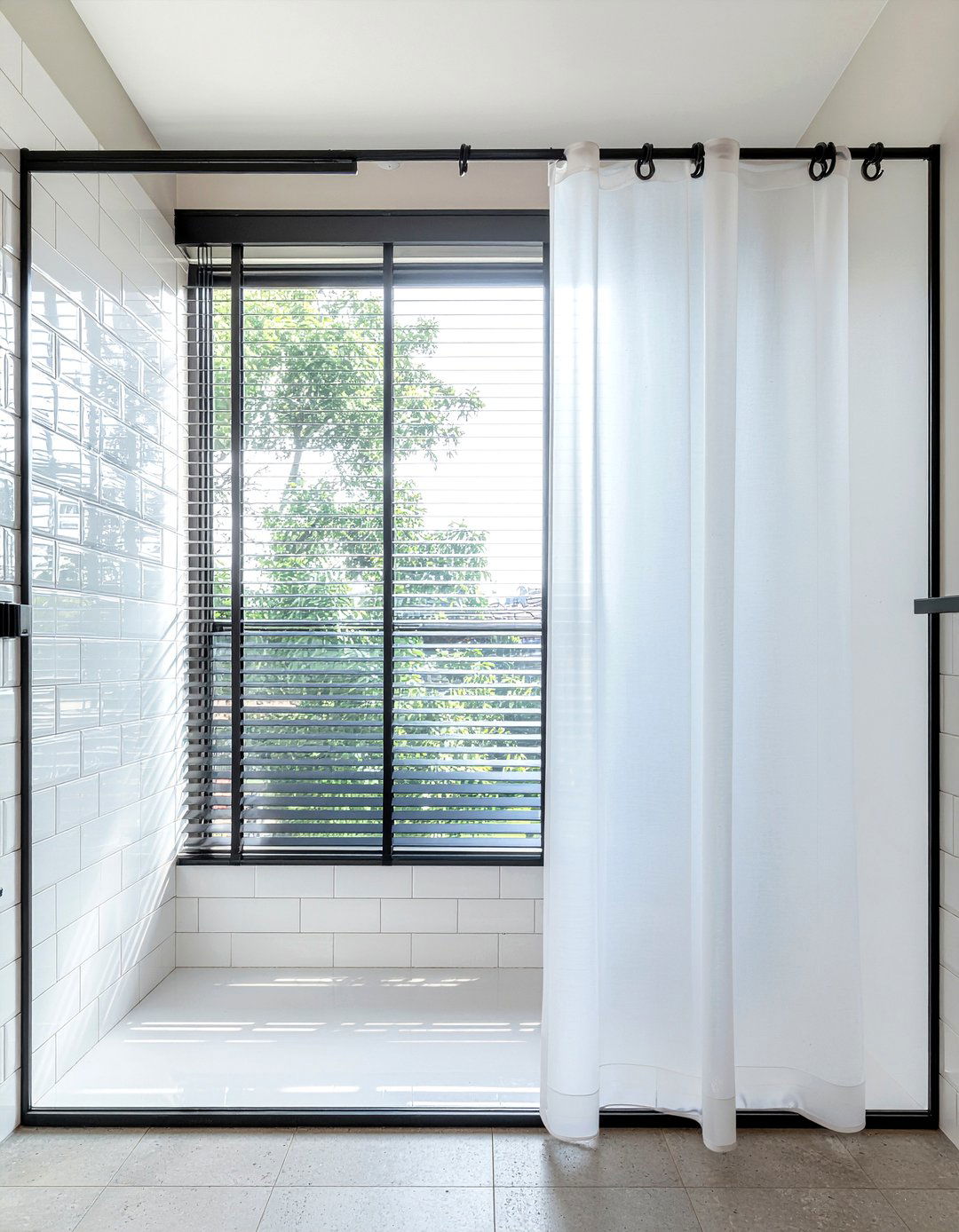 Clear plastic shower curtain - 30 bathroom curtain ideas