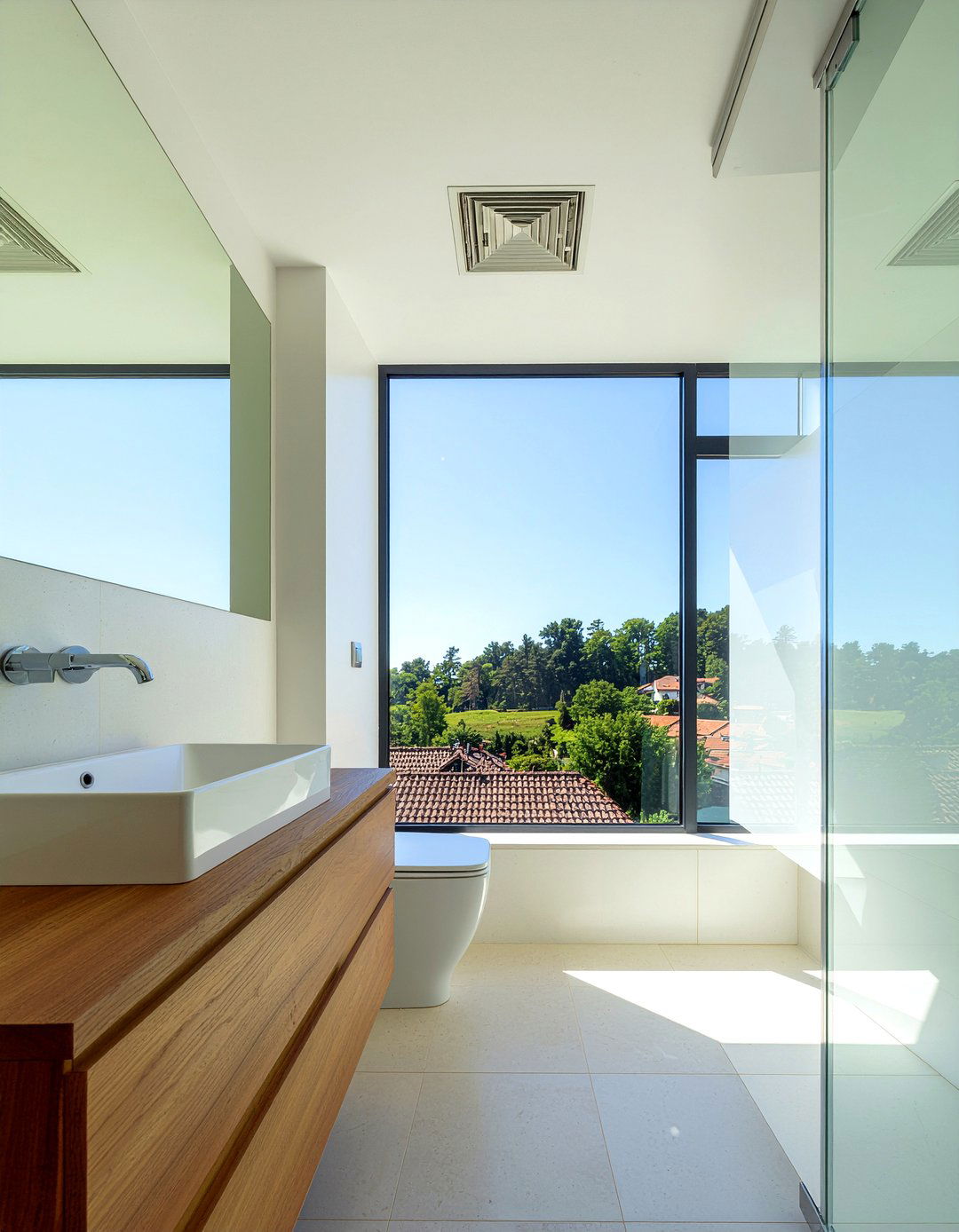 Clerestory Window - 30 new construction bathroom ideas