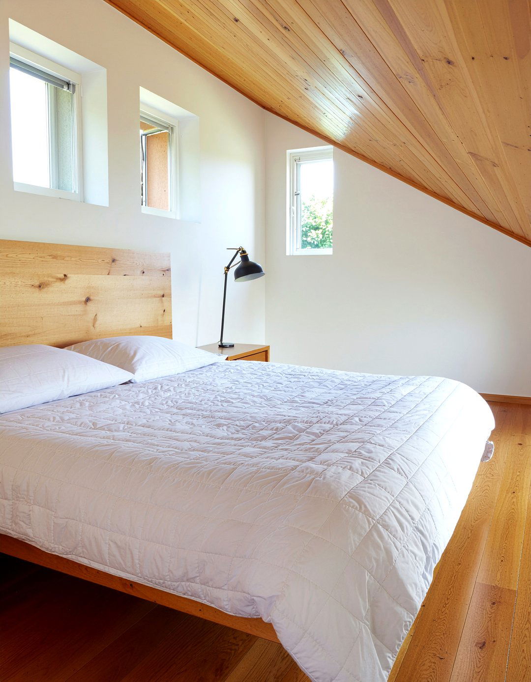 Clerestory windows - 30 bedroom window ideas