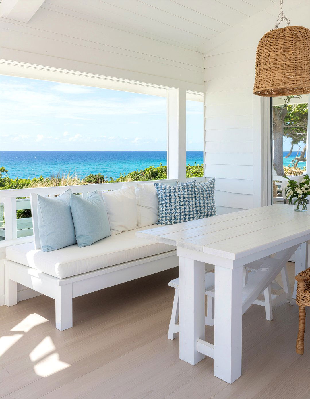 Coastal Dining Banquette - 30 dining room banquette ideas