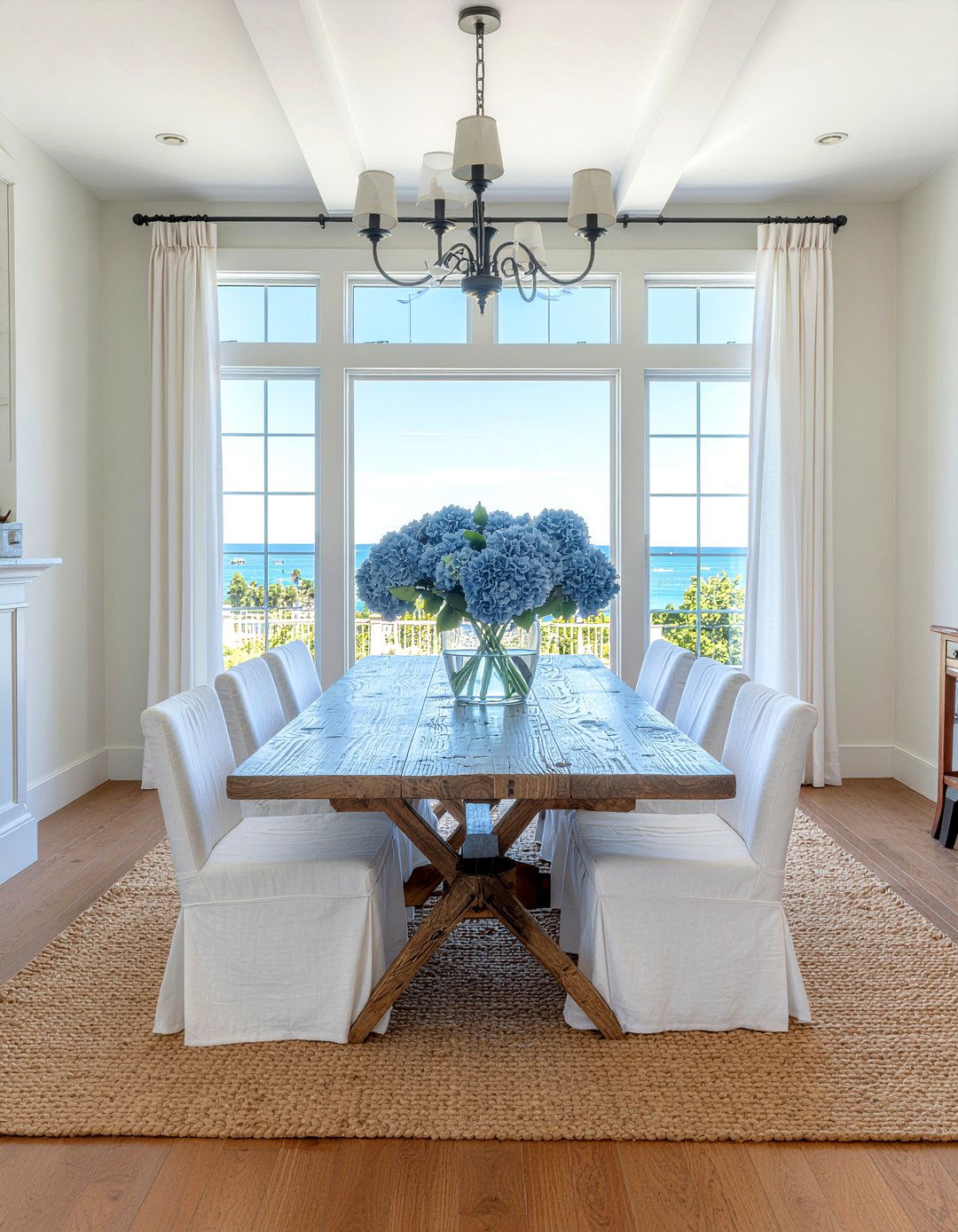 Coastal Grandmother Dining Room - 30 beach dining room ideas