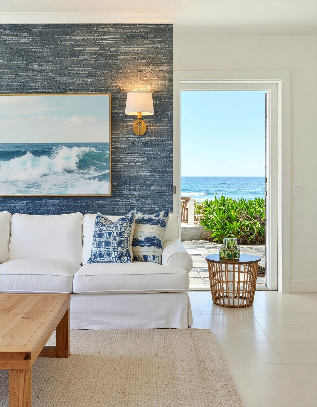 Coastal Grasscloth Wallpaper - 30 nantucket living room ideas