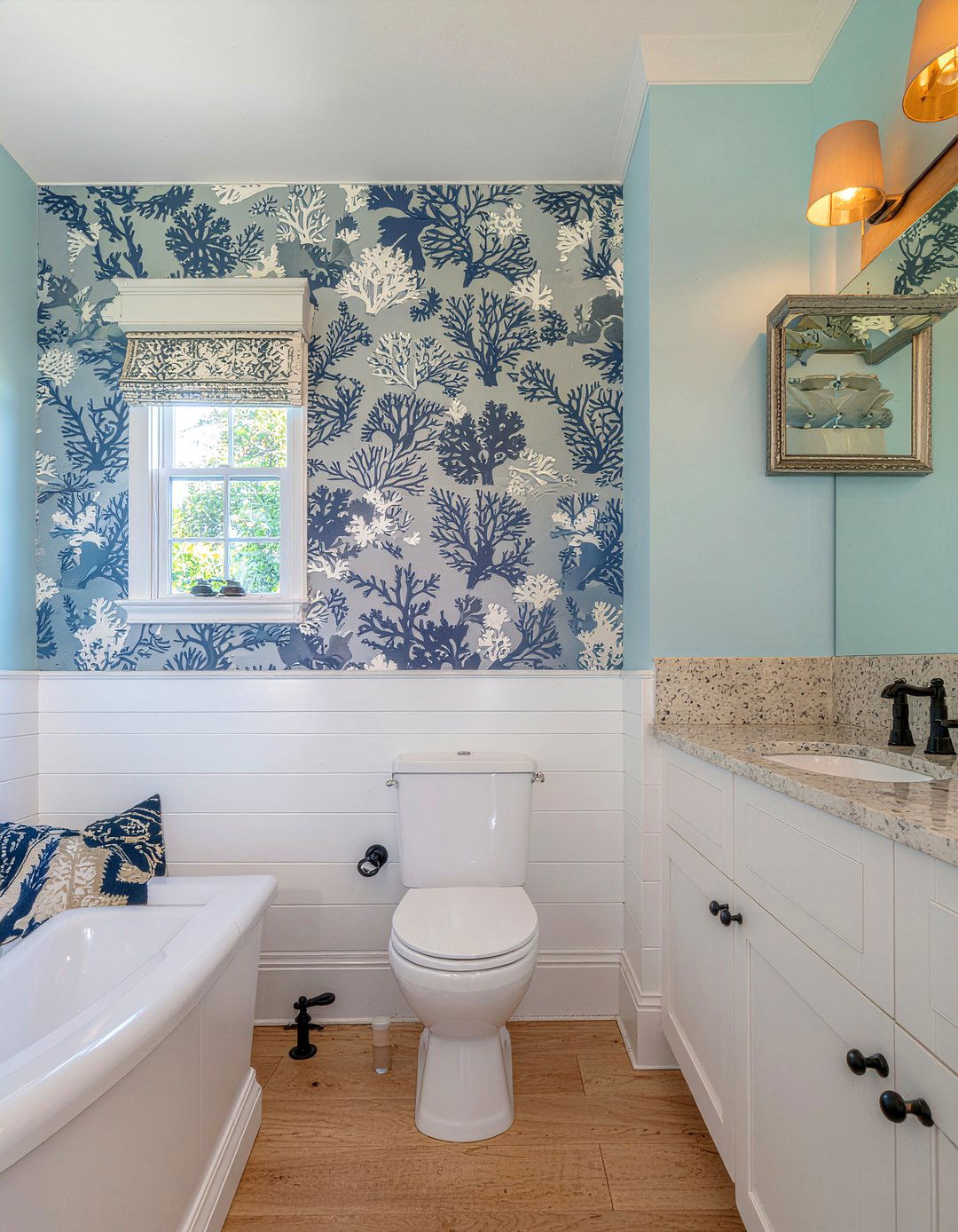 Coastal Wallpaper - 30 New England bathroom ideas