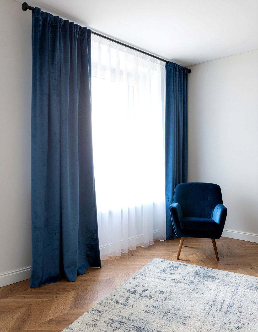 Cobalt blue curtains - 30 cobalt bedroom ideas