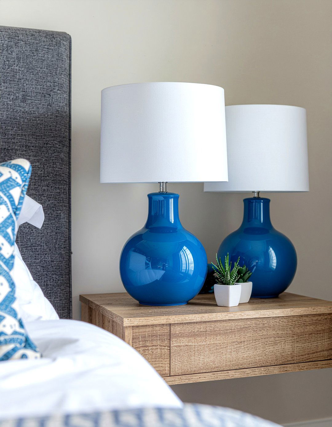 Cobalt blue lighting fixtures - 30 cobalt bedroom ideas