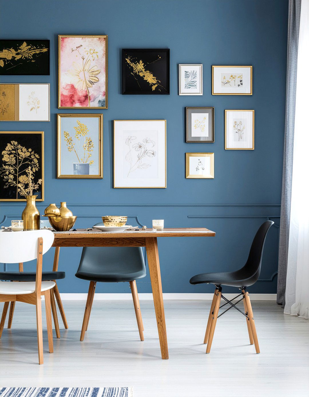 Colorful Gallery Wall - 30 maximalist dining room ideas