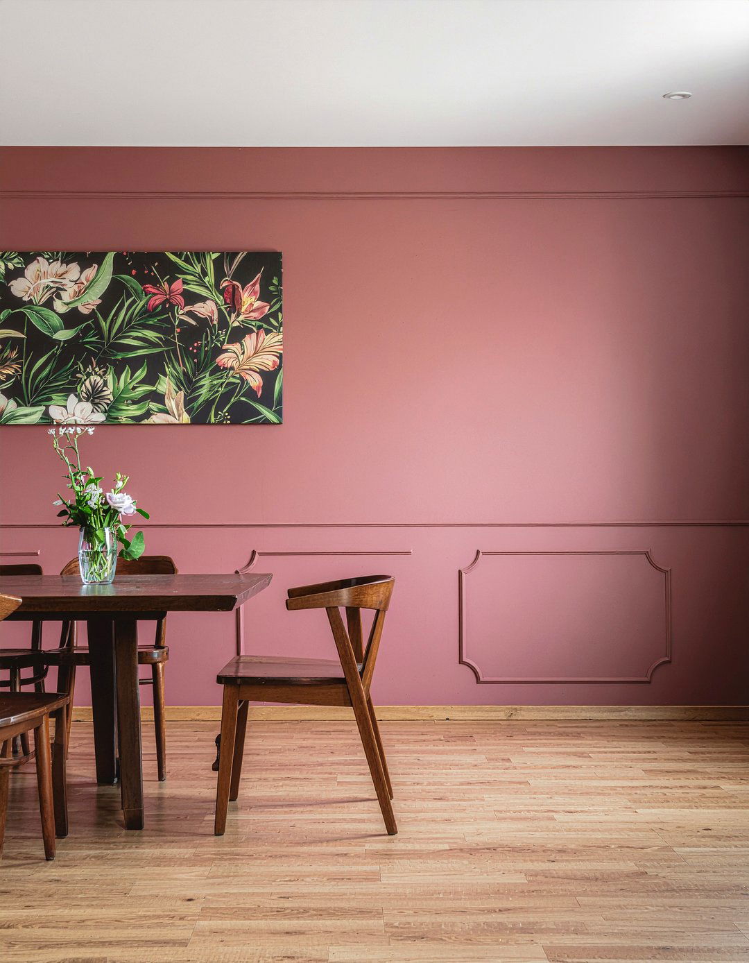 Colorful Wall Paneling - 30 maximalist dining room ideas