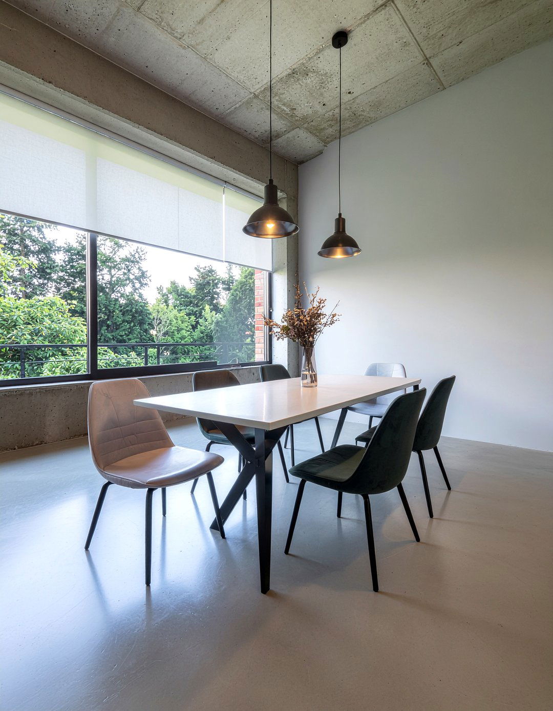 Concrete Floor Dining Space - 30 rustic chic dining room ideas