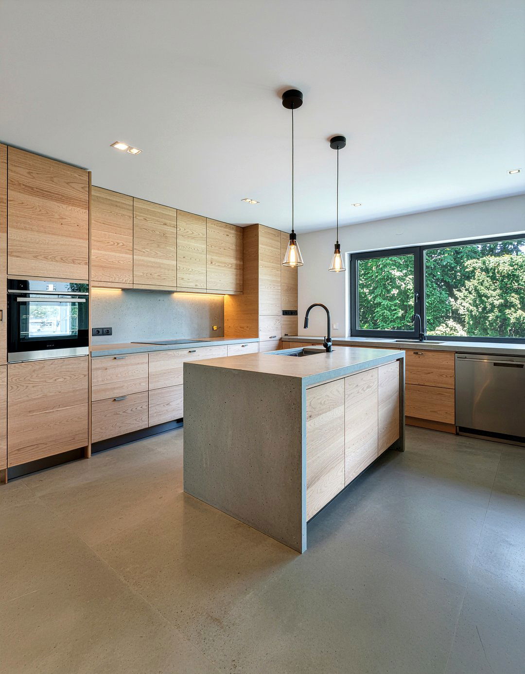 Concrete and oak kitchen - 30 mixed material kitchen ideas