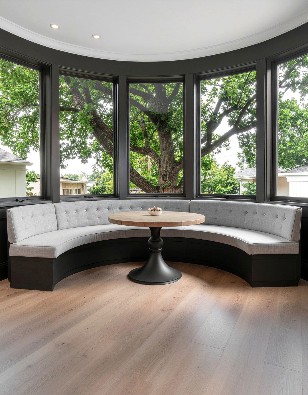 30 Chic Curved Dining Bench Ideas for Cozy Eating Spaces