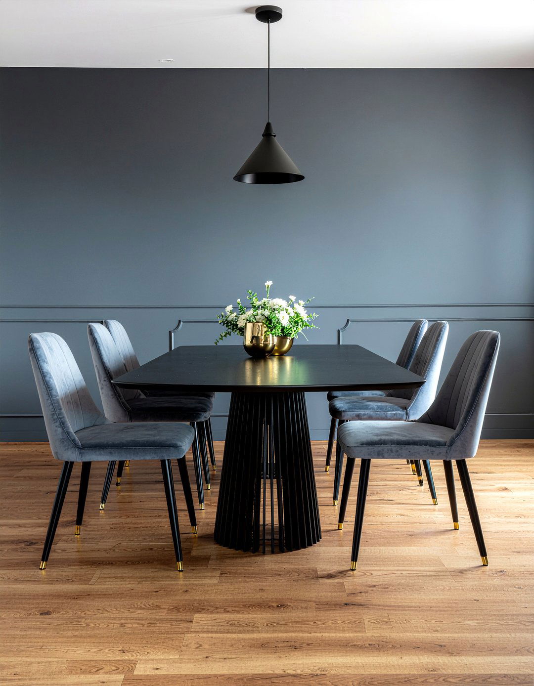Contemporary Dark Dining - 30 Australian dining room ideas