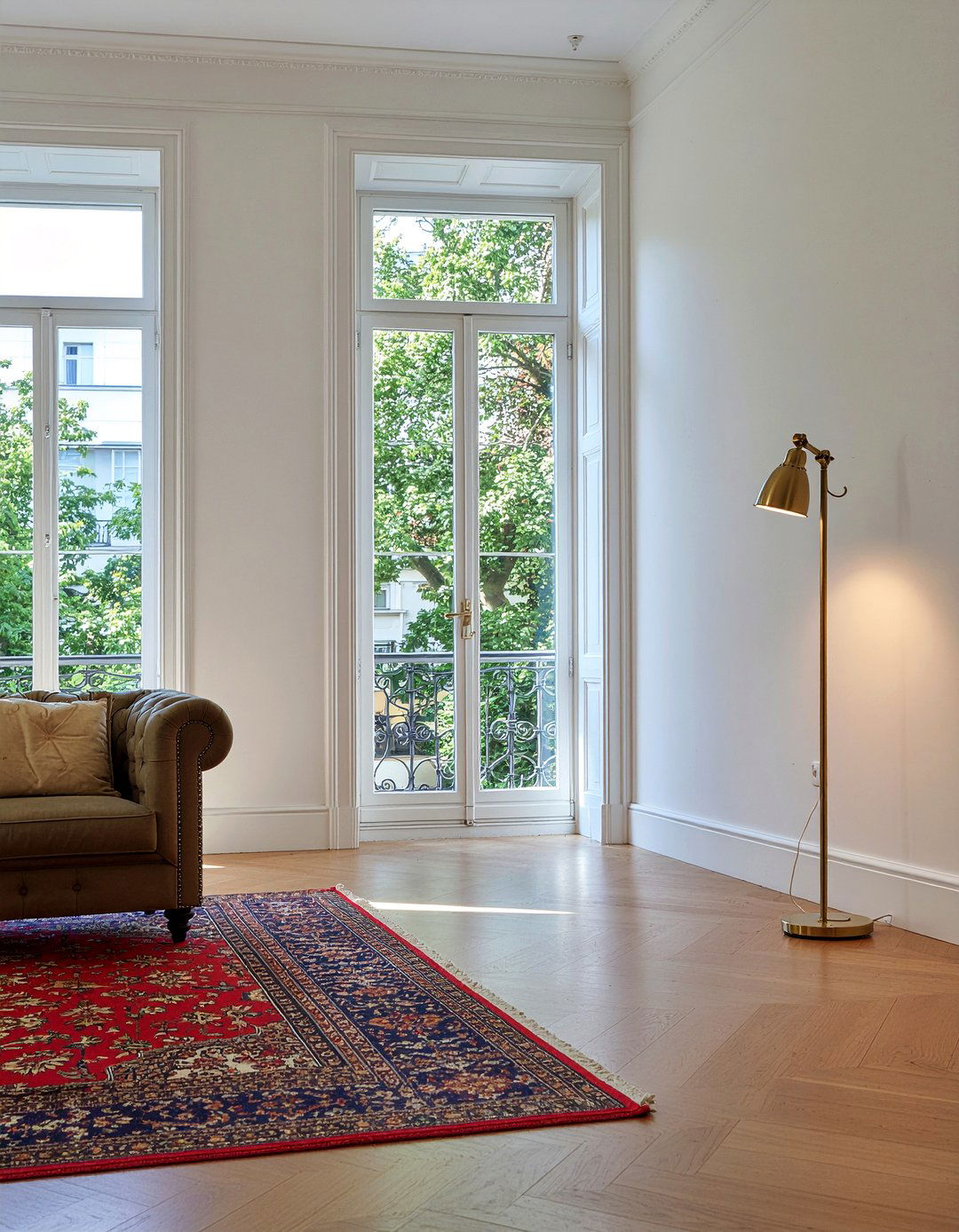 Contemporary floor lamp lighting - 30 Parisian living room ideas