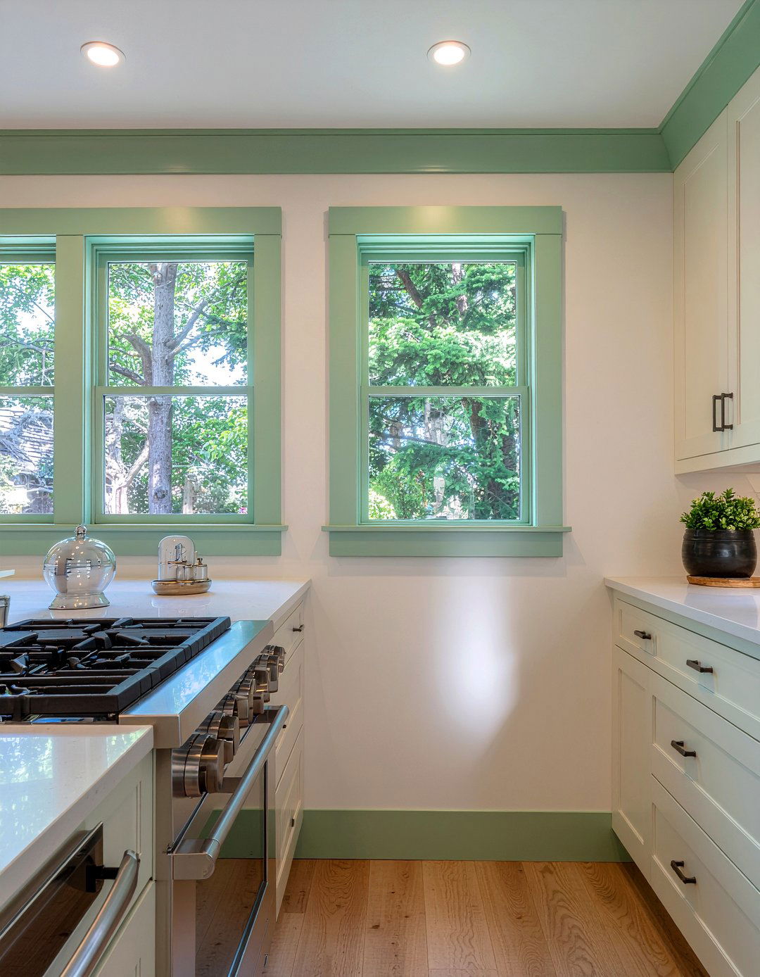 Contrasting Kitchen Trim Color - 30 kitchen trim ideas