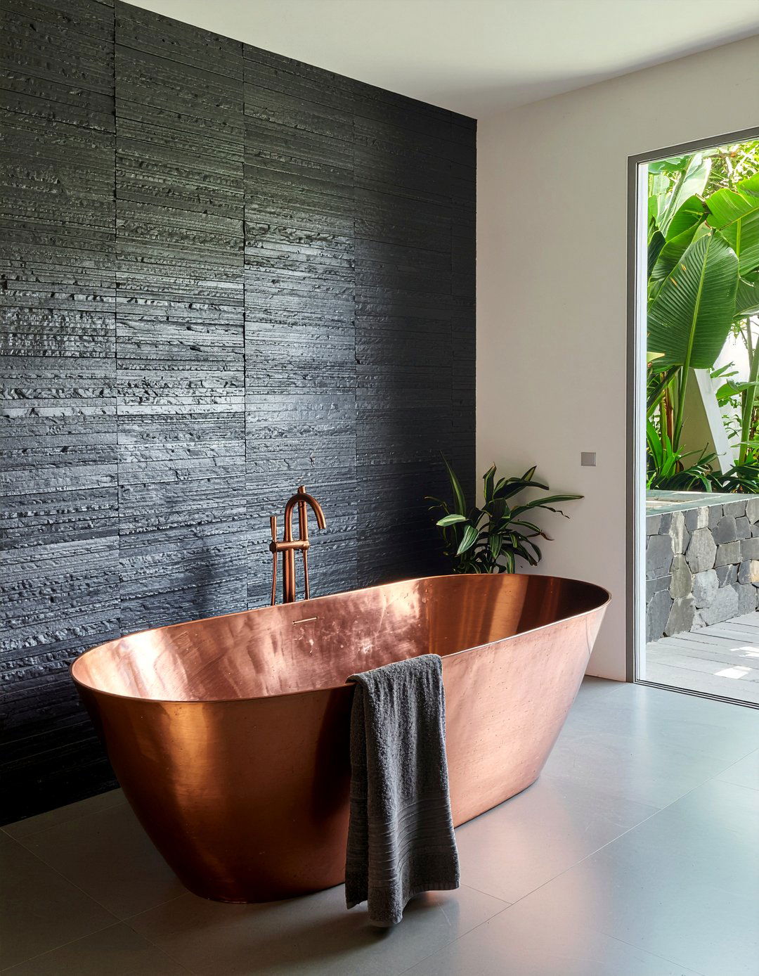 Copper Bathtub - 30 jungle bathroom ideas