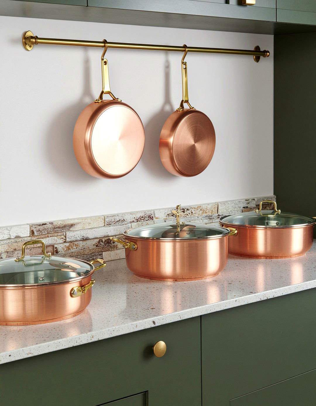 Copper Pot Collection - 30 English cottage kitchen ideas