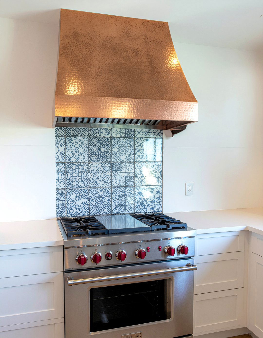Copper Range Hood - 30 Mexican kitchen ideas