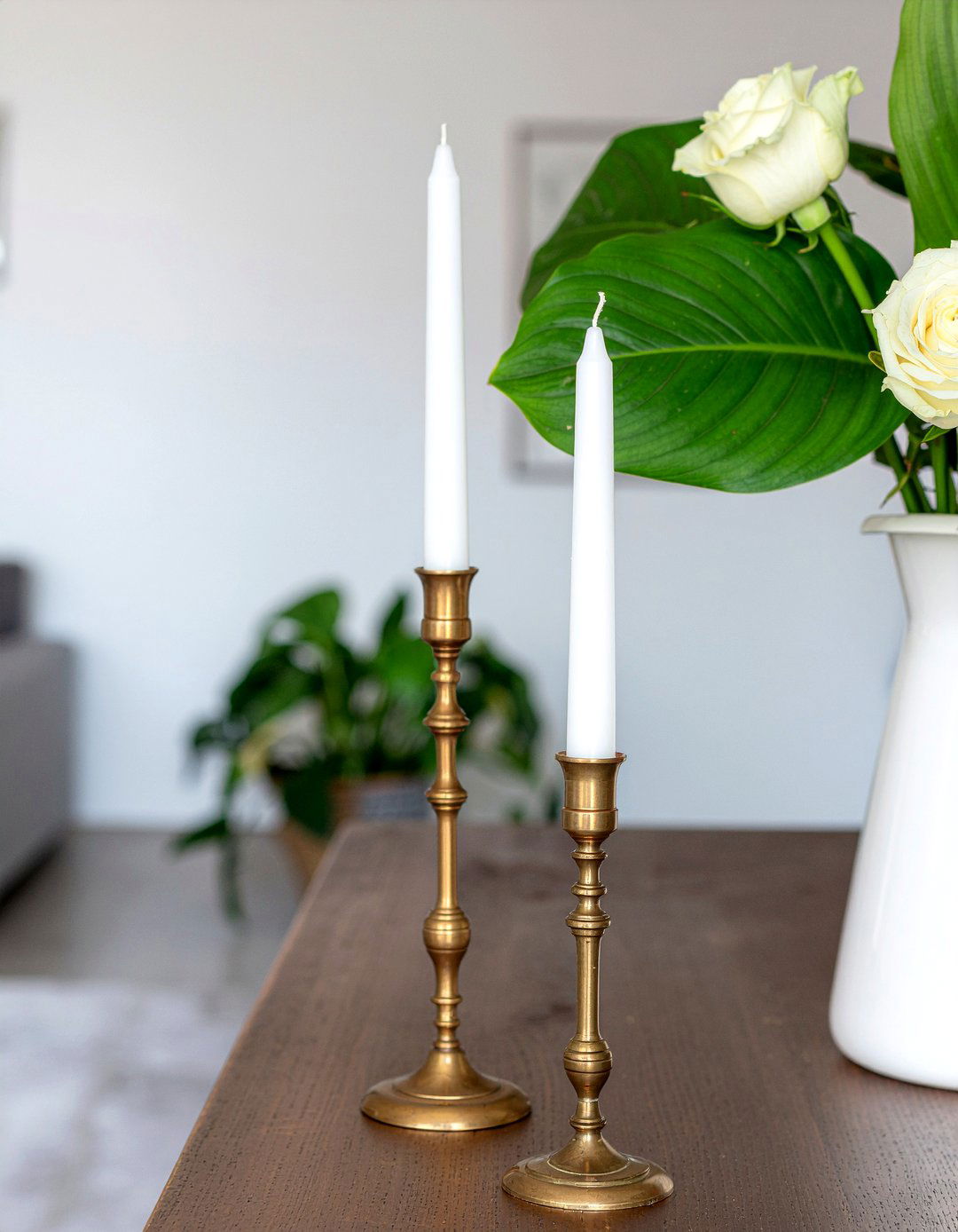 Copper candle holders - 30 copper accent living room ideas