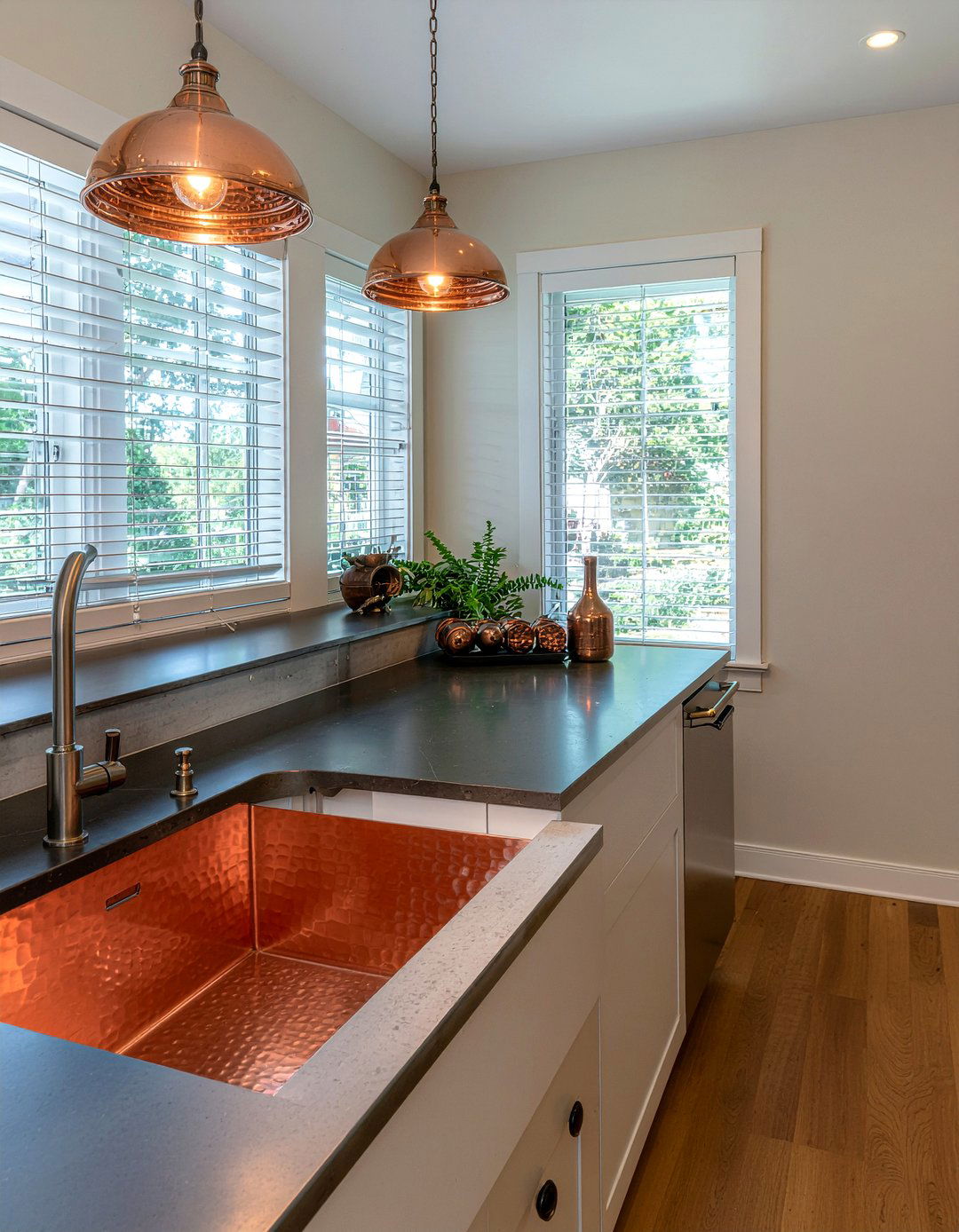 Copper kitchen accents - 30 kitchen remodel ideas