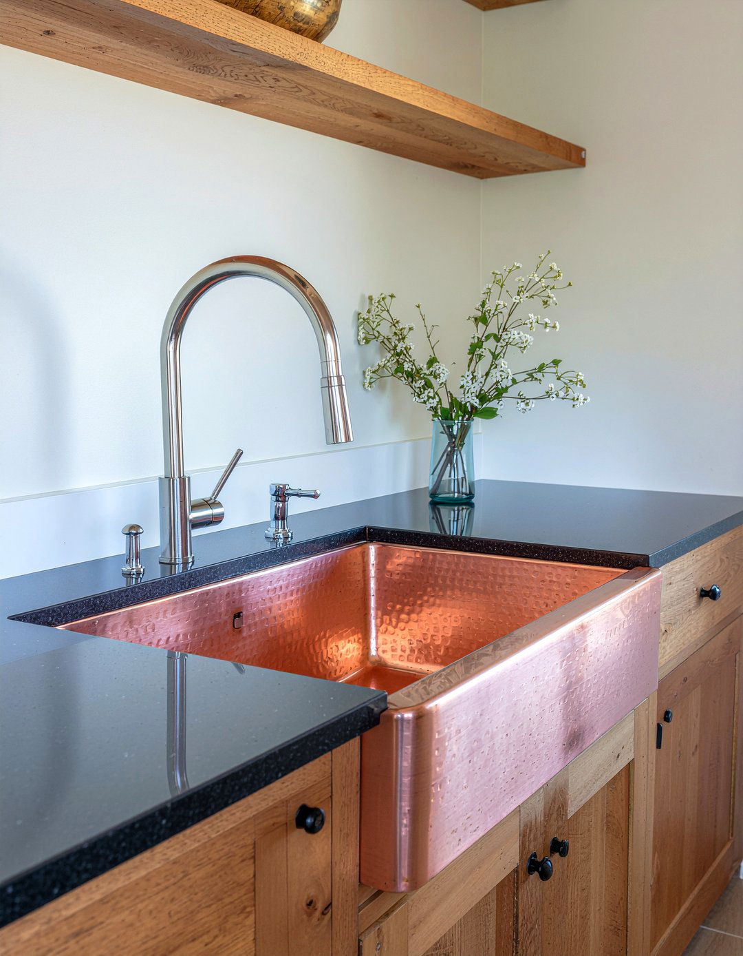 Copper kitchen sink - 30 kitchen focal point ideas