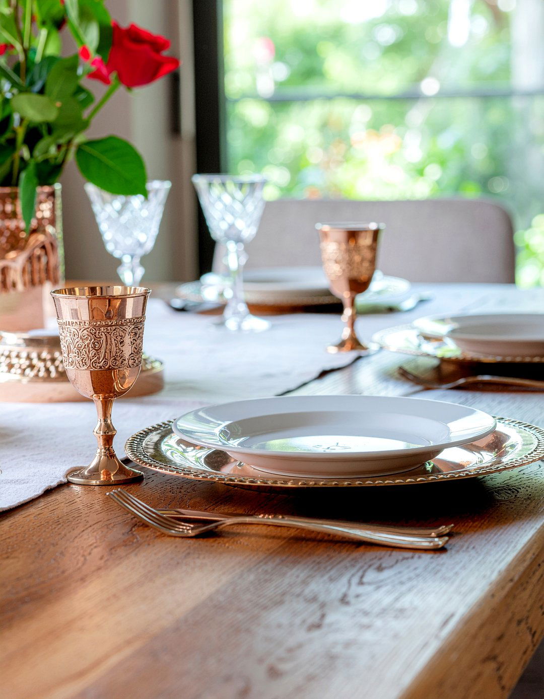 Copper passover table accessories - 30 Passover seder dining room ideas