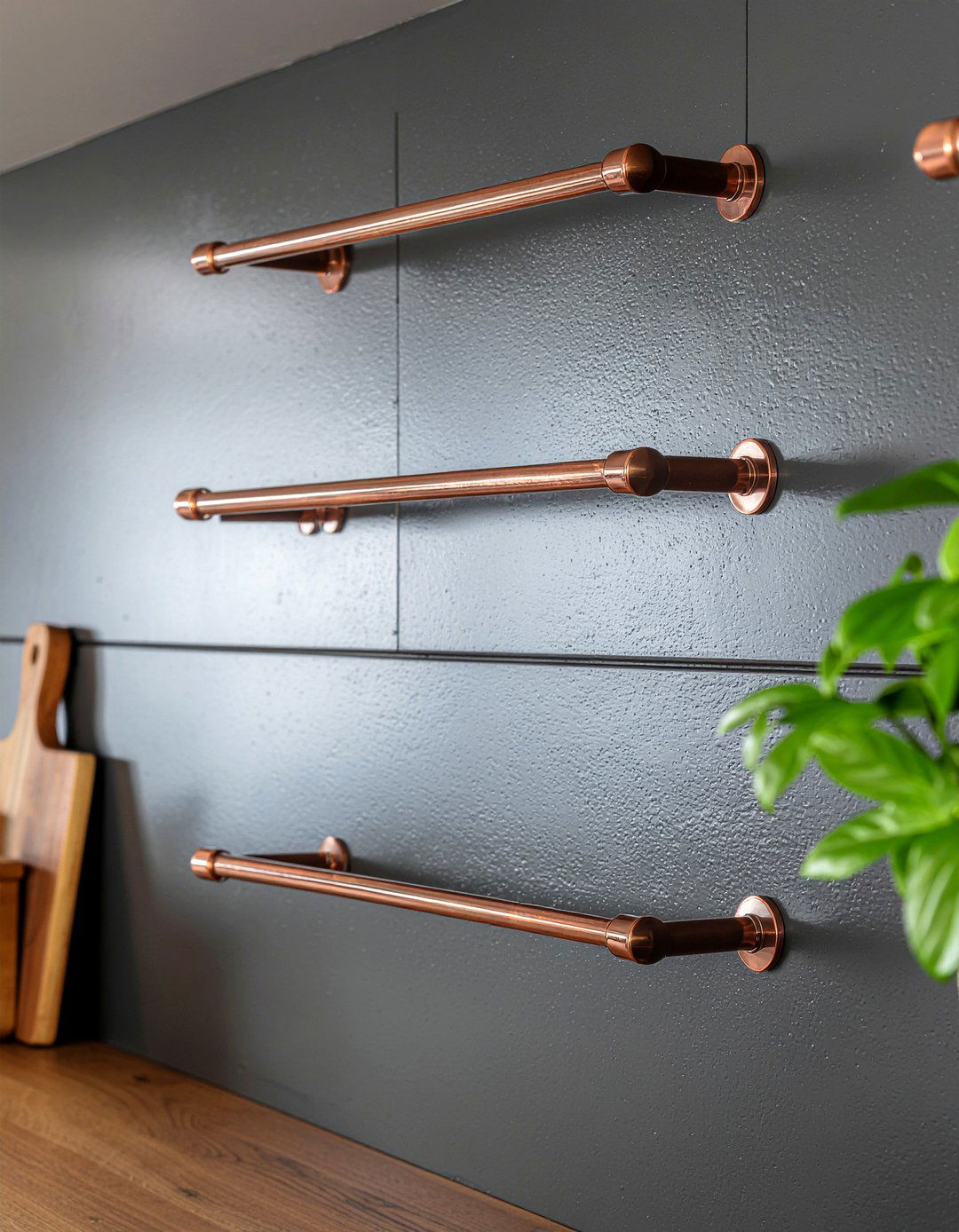 Copper pipe accents - 30 industrial kitchen ideas