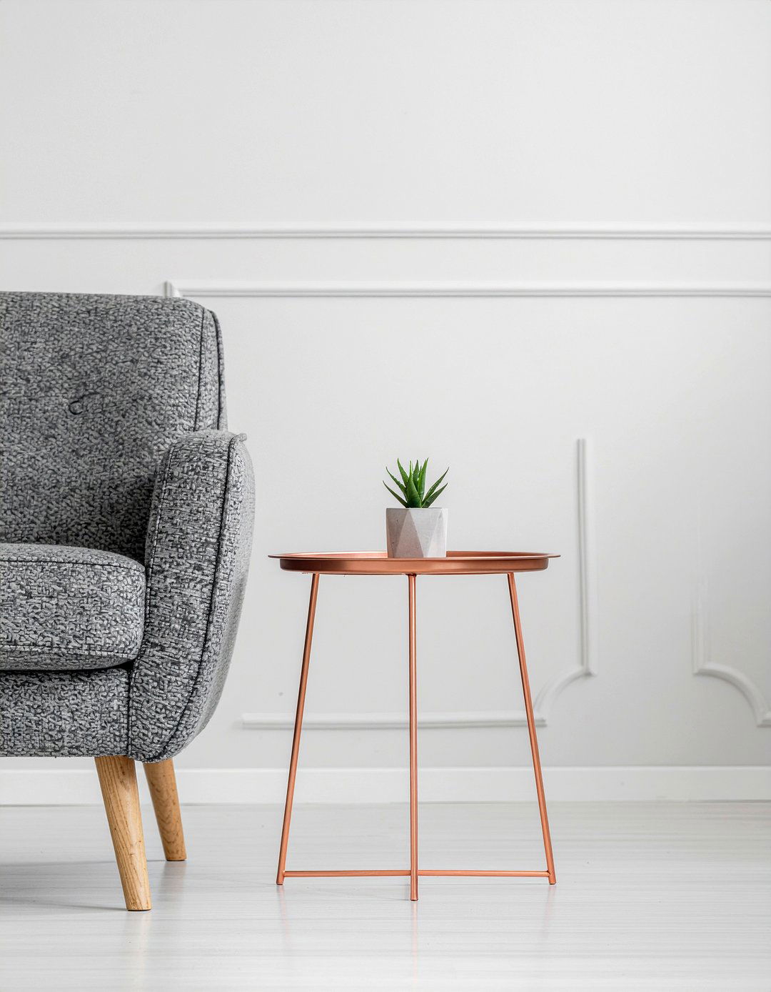 Copper side table - 30 copper accent living room ideas