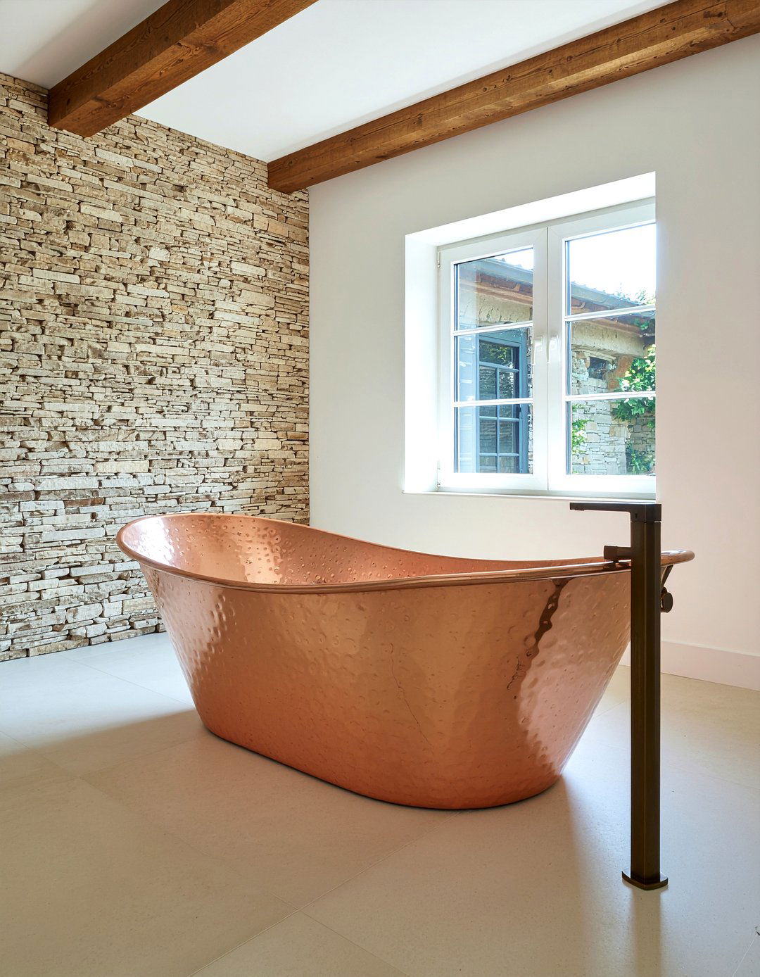 Copper soaking tub - 30 luxury bathroom fixture ideas