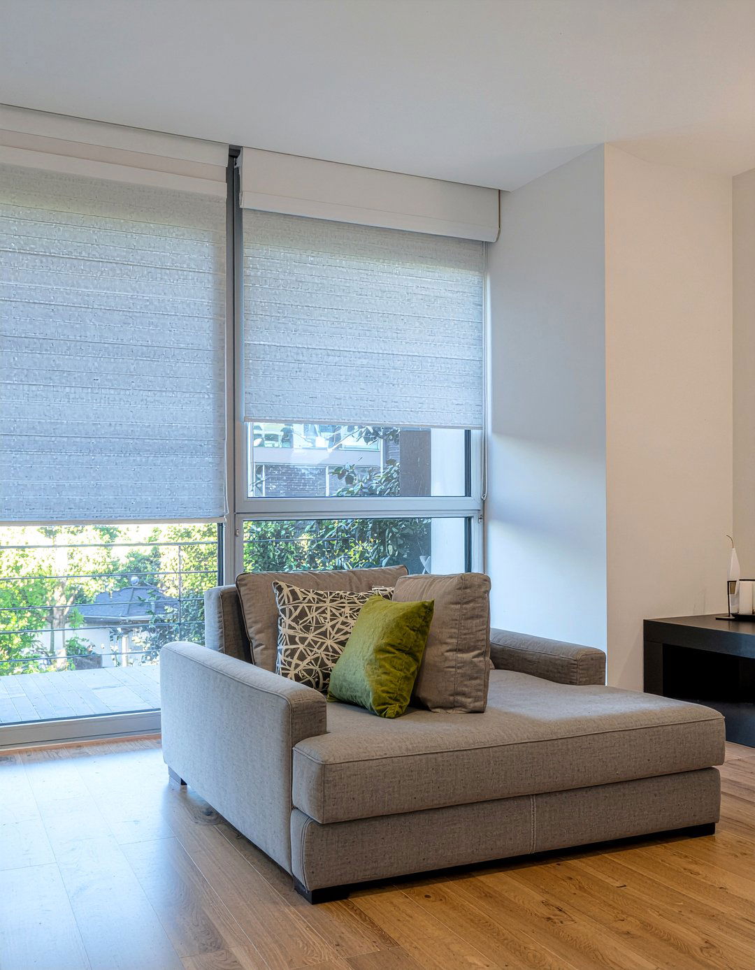 Cordless tension blinds - 30 removable living room ideas