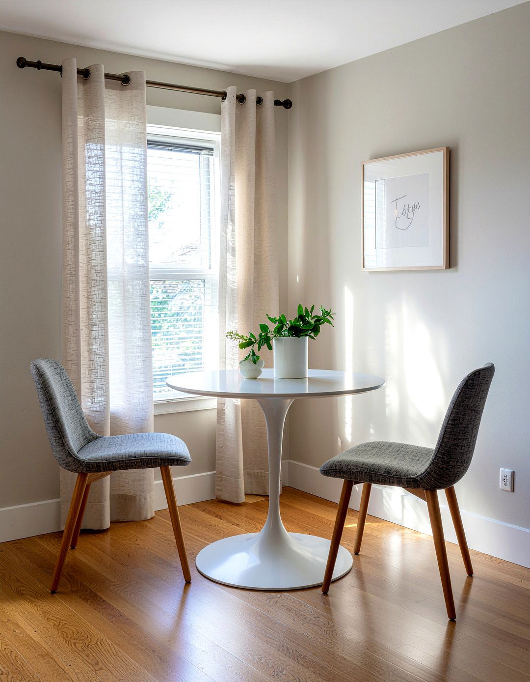 Corner Dining Nook - 30 dining room intimate gathering ideas