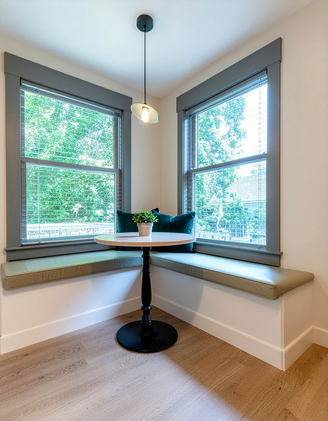 Corner Dining Nook - 30 dining room layout ideas