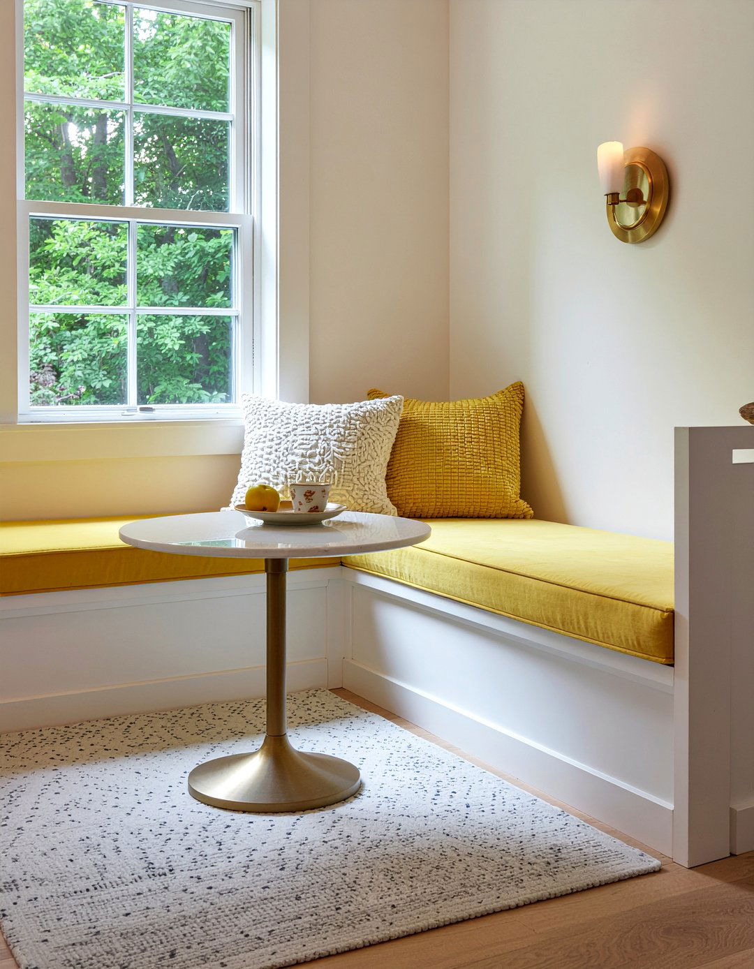 Corner Seating Arrangement - 30 narrow living room ideas