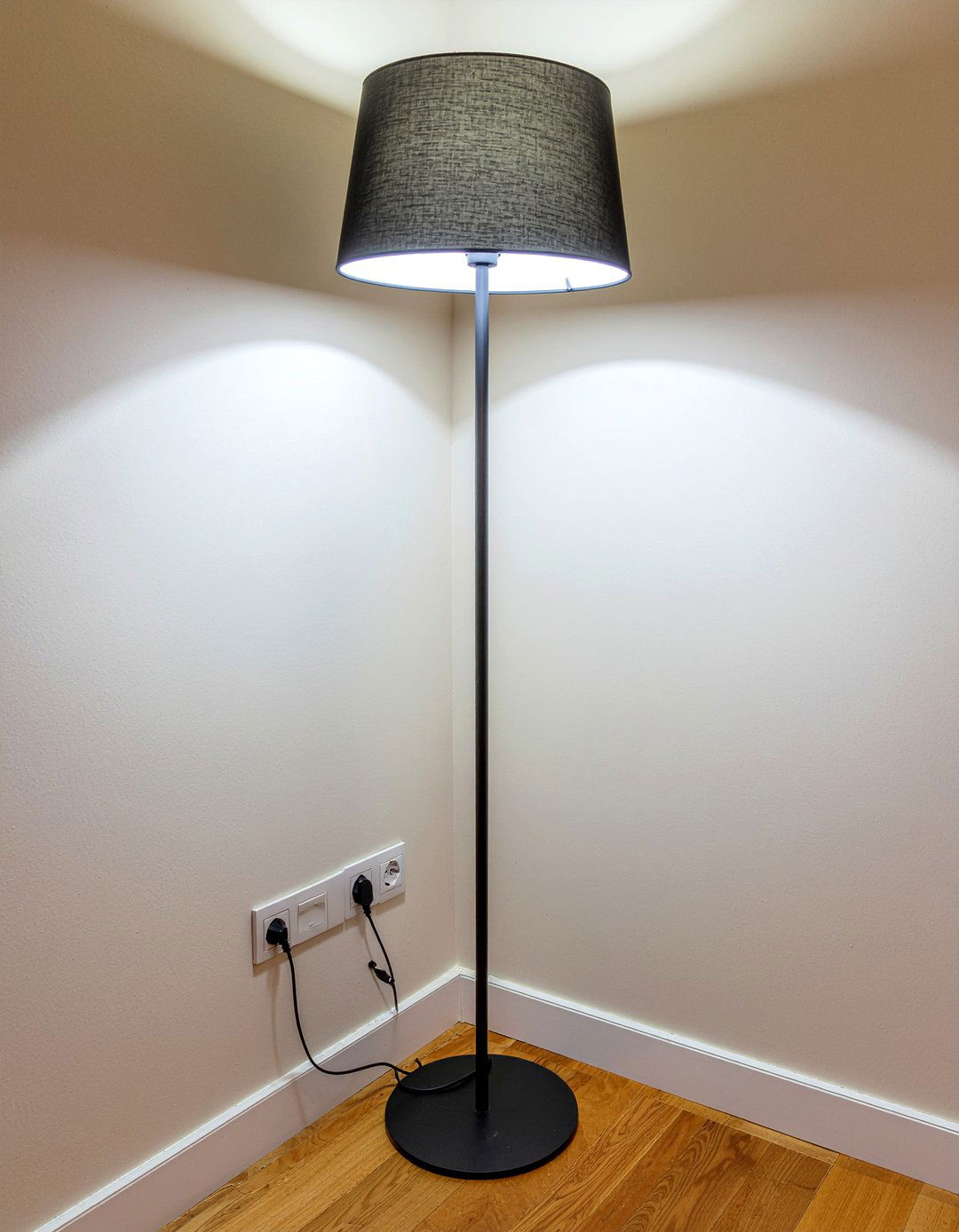 Corner floor lamp - 30 living room floor lamps