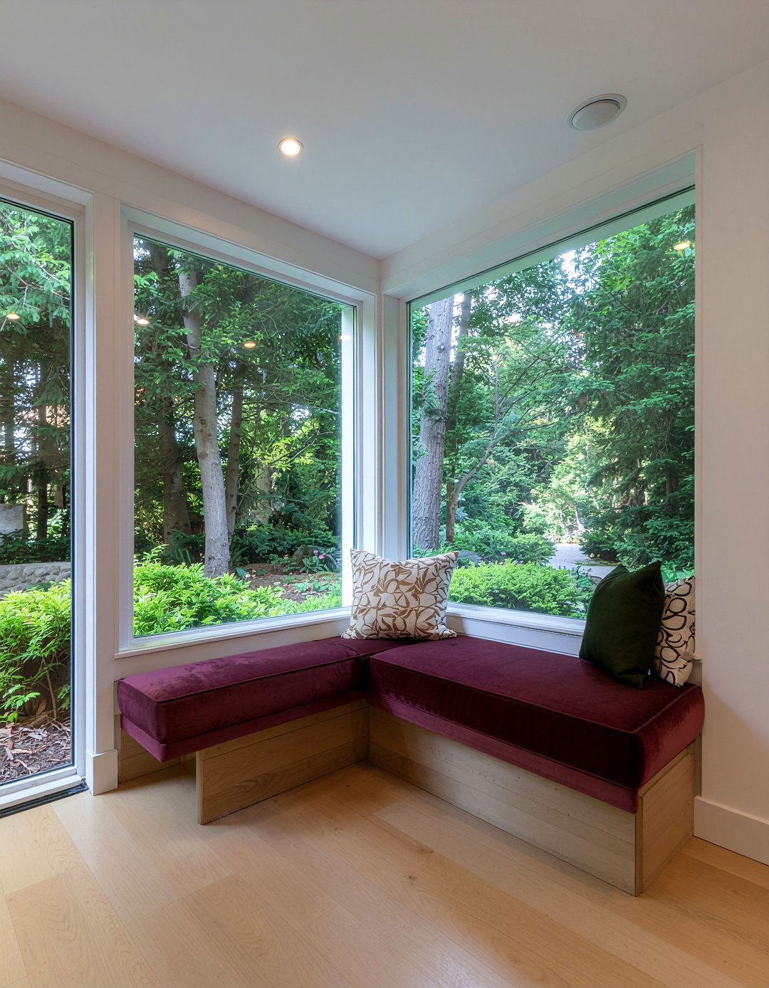 Corner window seat - 30 living room window bench ideas