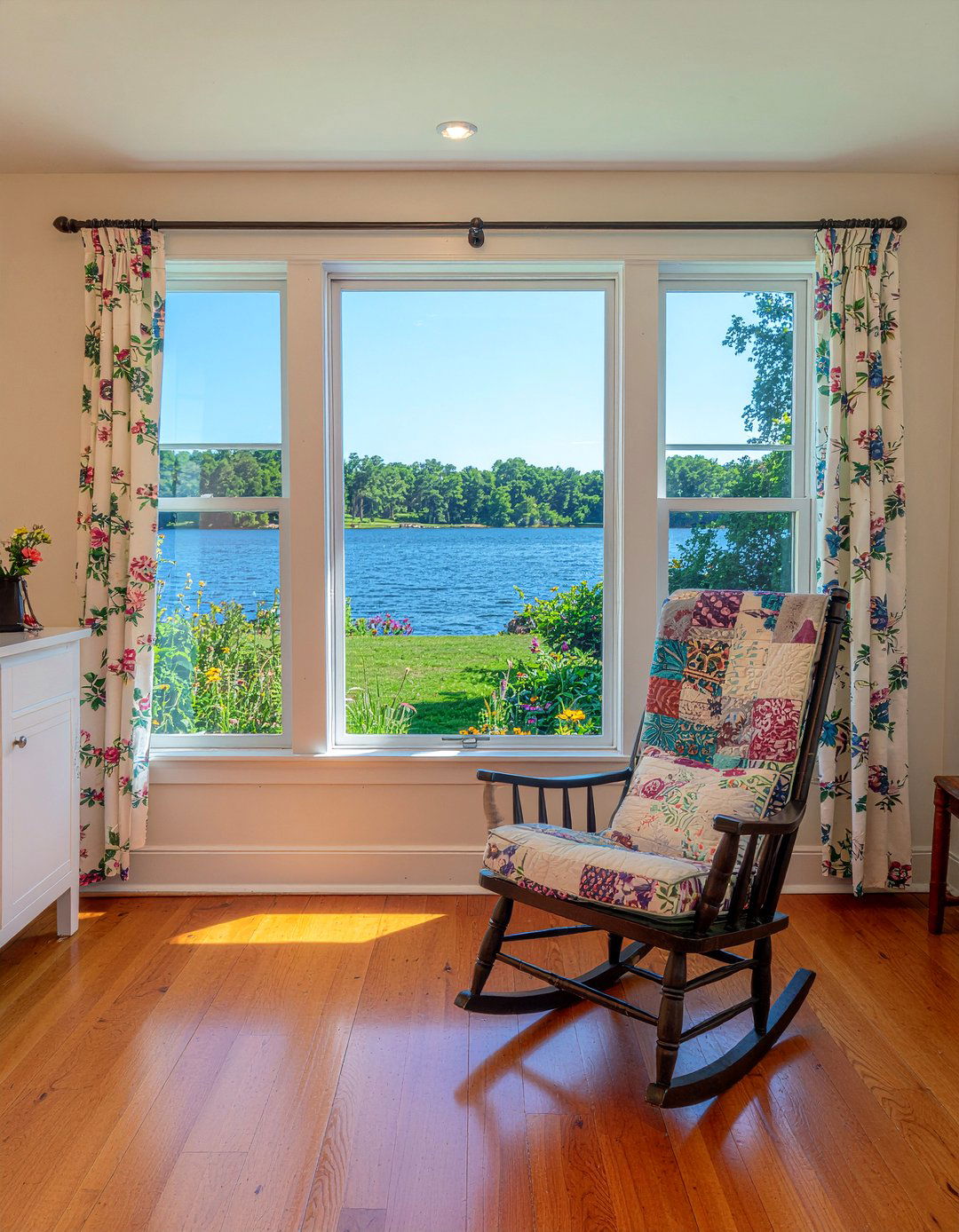 Cottagecore Lake House - 30 lake house living room ideas