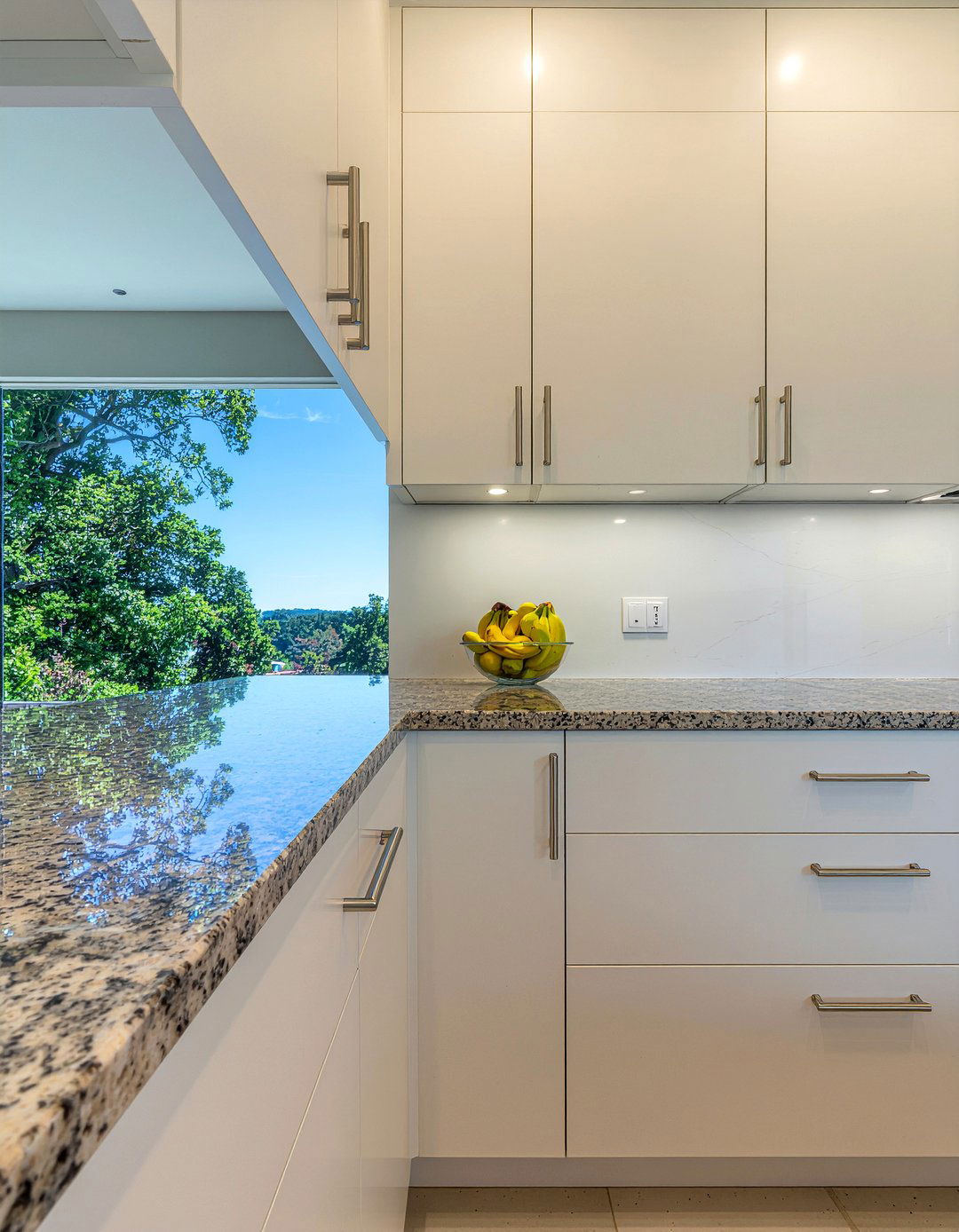 Coved Countertop Edges - 30 easy-clean kitchen ideas