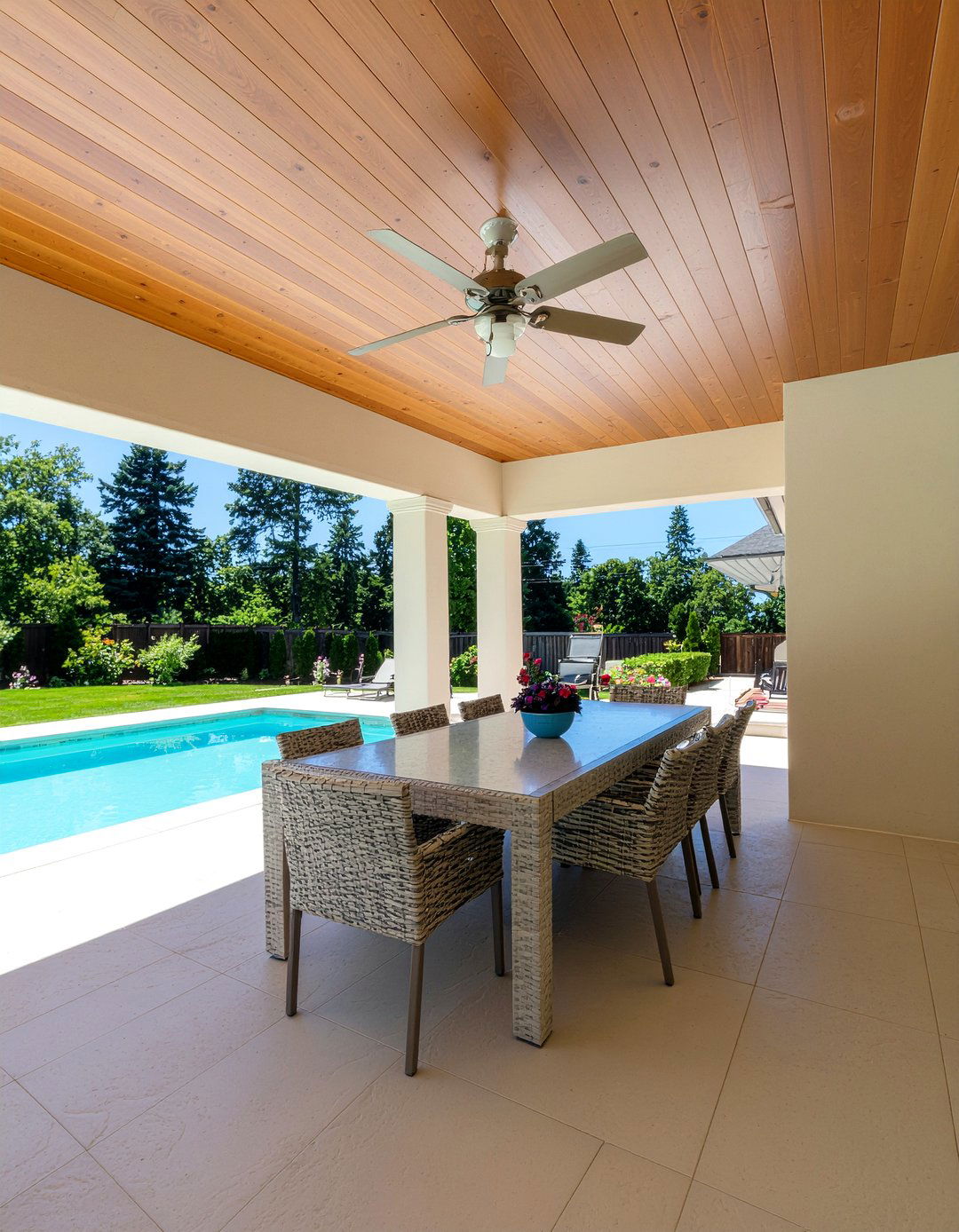 Covered Patio Dining - 30 poolside dining ideas