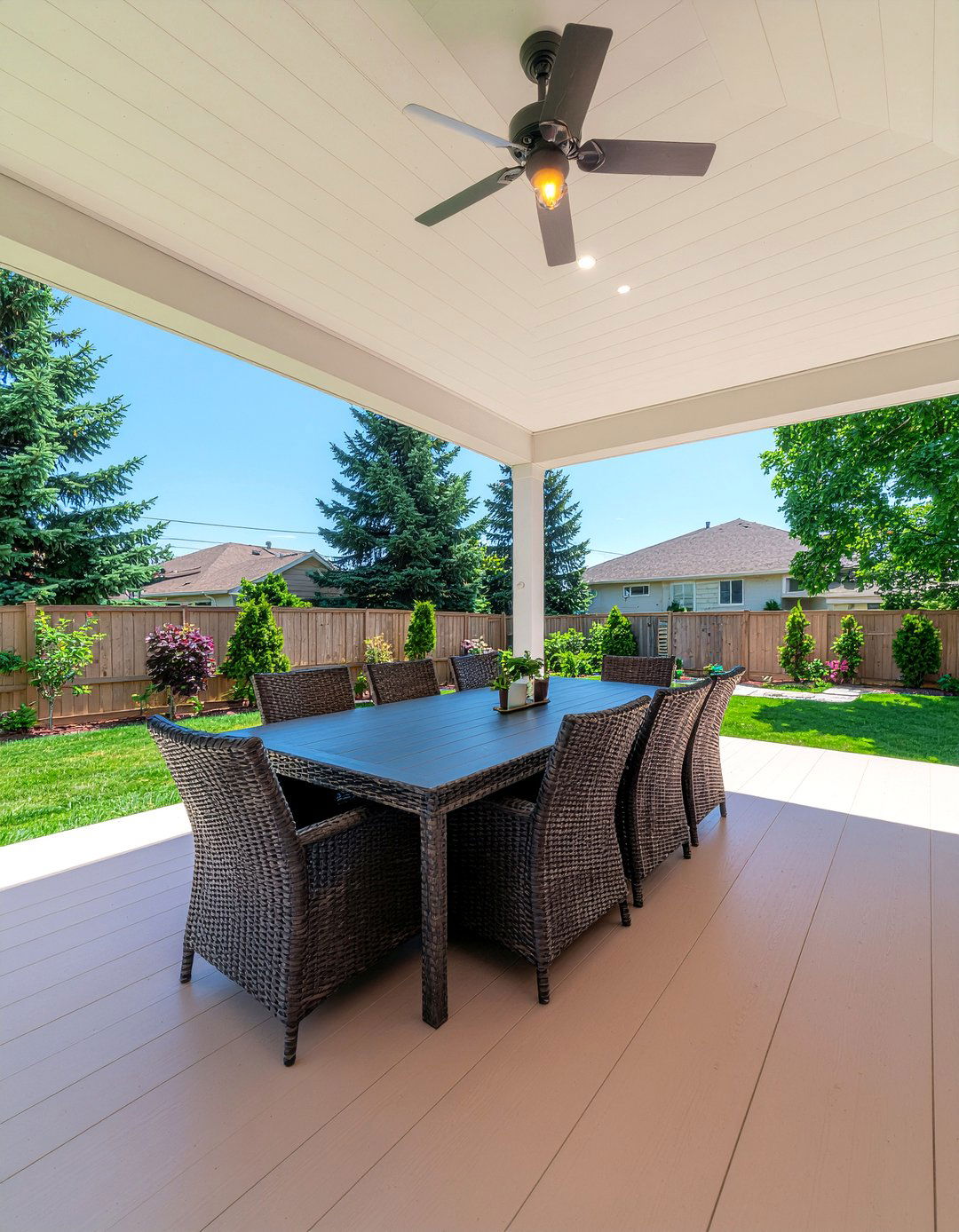 Covered deck dining space - 30 garden dining ideas