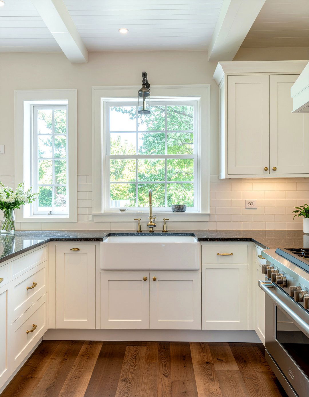 Cream Kitchen Cabinets - 30 English farmhouse kitchen ideas