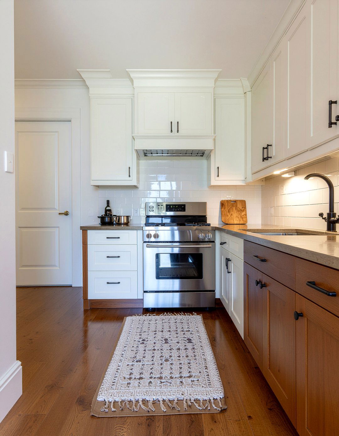 Cream and wood kitchen cabinets - 30 cream kitchen ideas